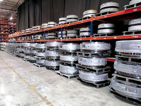 Removable reusable blanket and jacket insulation on industrial components in tire manufacturing facility