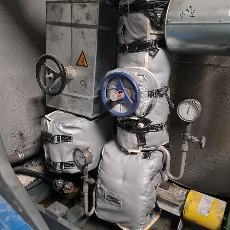 Removable reusable thermal blanket and jacket insulation on thermal oil pump, valves and strainer