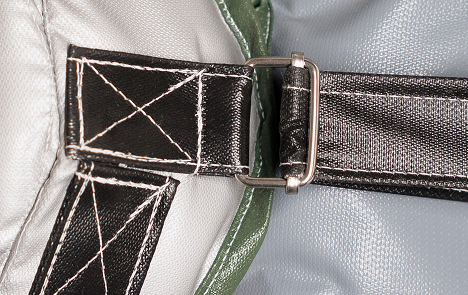 Stainless steel buckle fastening on industrial blanket and jacket insulation