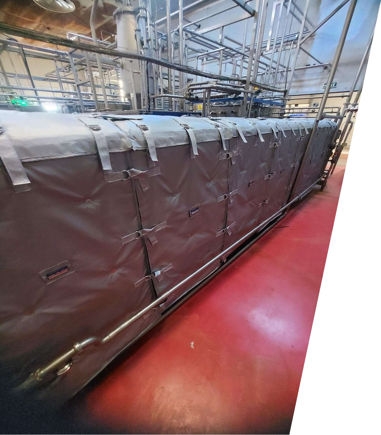 Removable reusable hygienic food grade thermal blanket and jacket insulation on pasteurizer