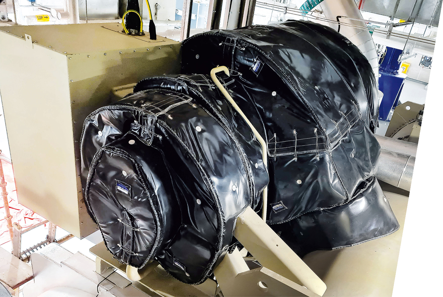 Removable reusable acoustic blanket and jacket insulation for industrial liquid chiller noise reduction